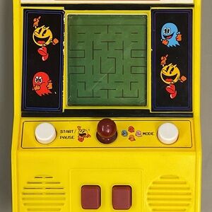 Working Retro PAC-MAN Handheld Arcade Game Console with Batteries